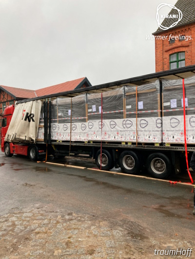 Franken Spa: En full långtradare redo för lossning | Kirami Kirami trädgårdsbastur