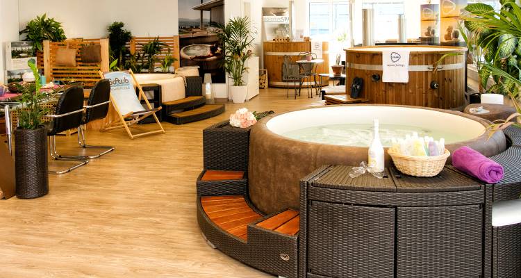 Kirami återförsäljare från Österrike Thomas Werner- Adventure Spa showroom | Kirami