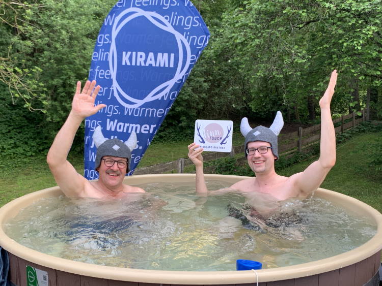 Günther och René satte sig i badtunnan | Se Kiramis födelsedagslivesändning från badtunnan | Kirami