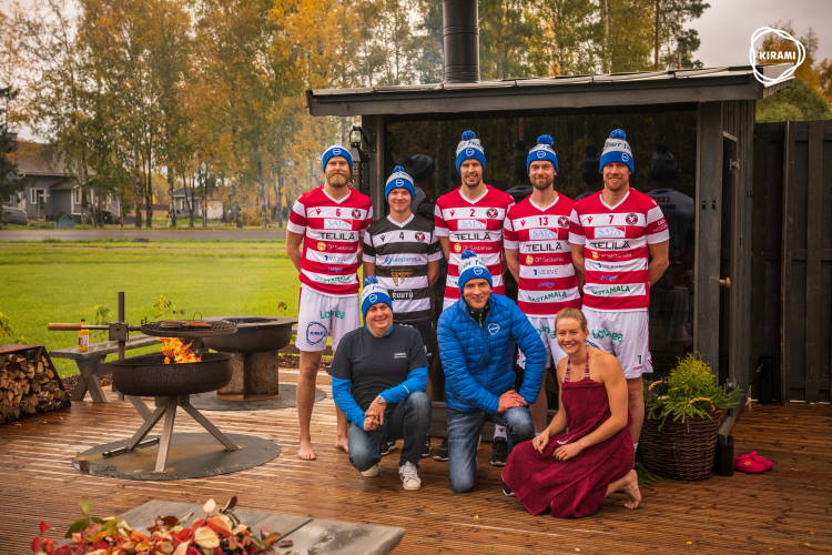 I Foton: VaLePa - Erik Sundberg, Aleksi Mutka, Mikko Oivanen, Olli Kunnari, Mikko Esko, Nira - Kimmo Heikkilä, Kirami - Kalle Pakkala och skidåkaren Katri Lylynperä.