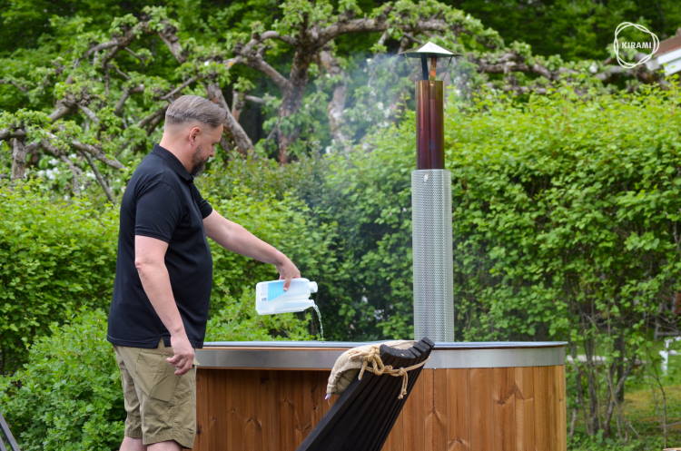 BioCool Disinfect my pool - on helppokäyttöistä, sillä sitä voi annostella suoraan pullosta läikyttämättä | Kirami