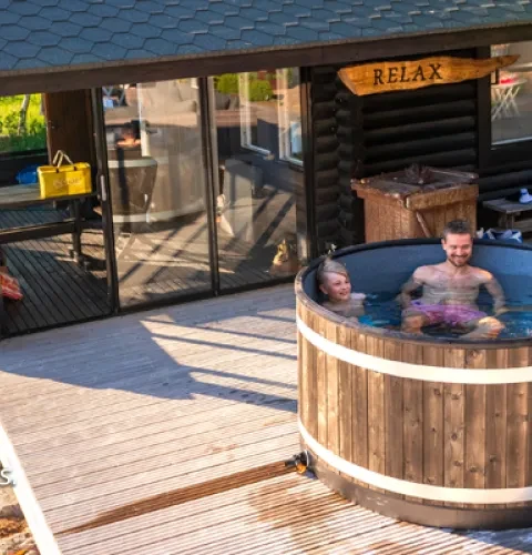 Den nya badtunnan Chill passar för det lilla gängets behov | Kirami