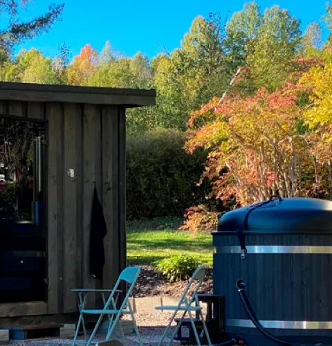 Bastu och badtunna passar även på en svensk gård