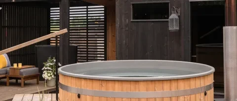 Kirami Annex ulkosauna, pukukoppi ja terassi