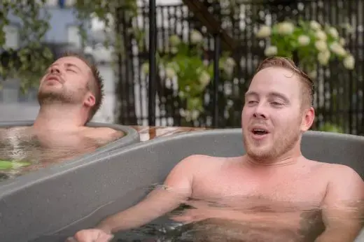 Twinny is a space-saving hot tub with a small water capacity.